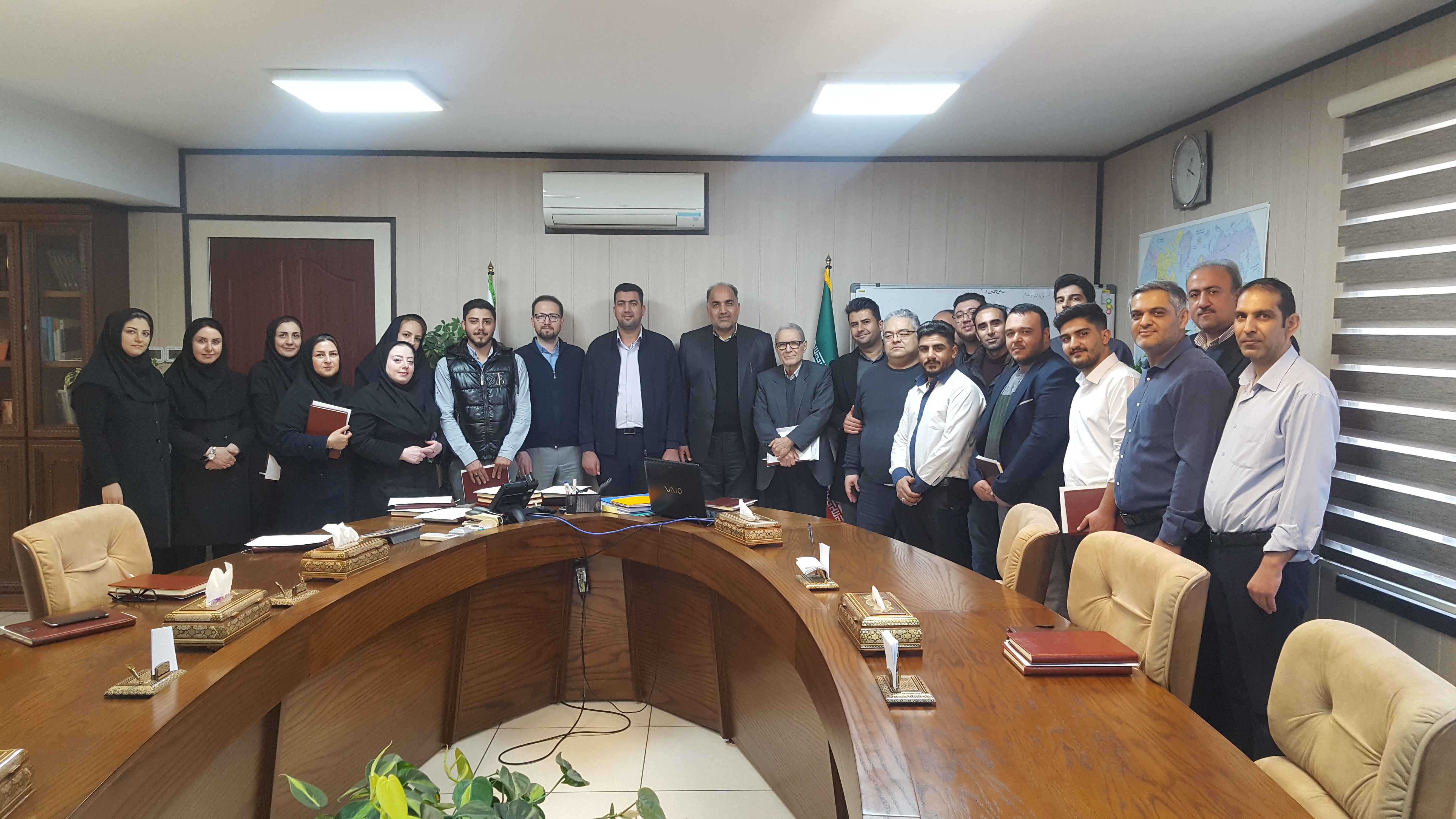 دورهمی صمیمانه کارکنان شرکت سرمایه گذاری جاهد در پایان سال 1402